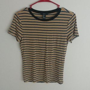 4/$20🌺 Striped T-Shirt